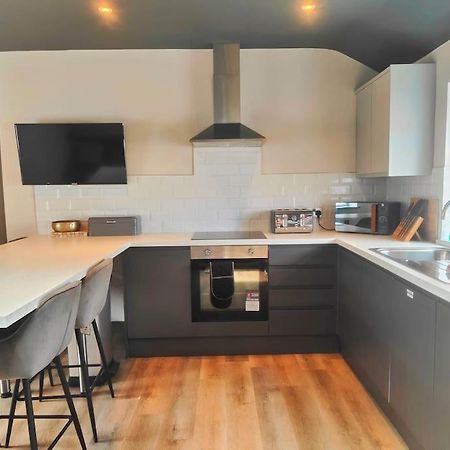Sloane Modern 2 Bedroom Seafront Apartment Блекпул Екстериор снимка