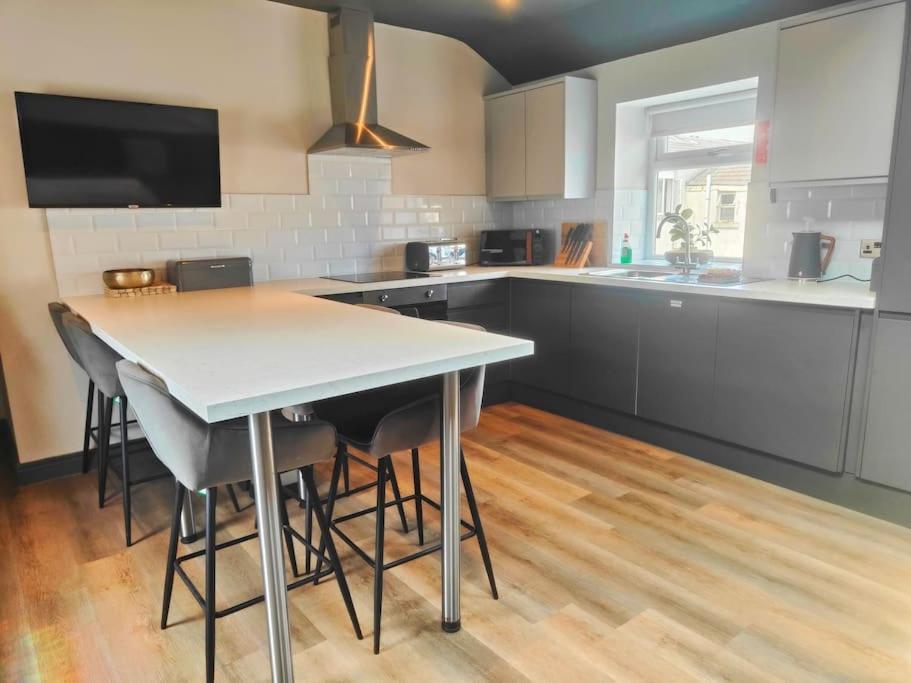 Sloane Modern 2 Bedroom Seafront Apartment Блекпул Екстериор снимка