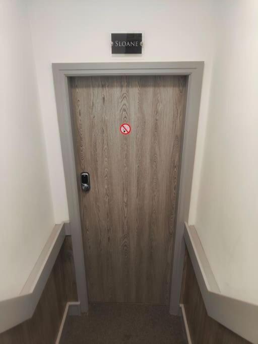 Sloane Modern 2 Bedroom Seafront Apartment Блекпул Екстериор снимка