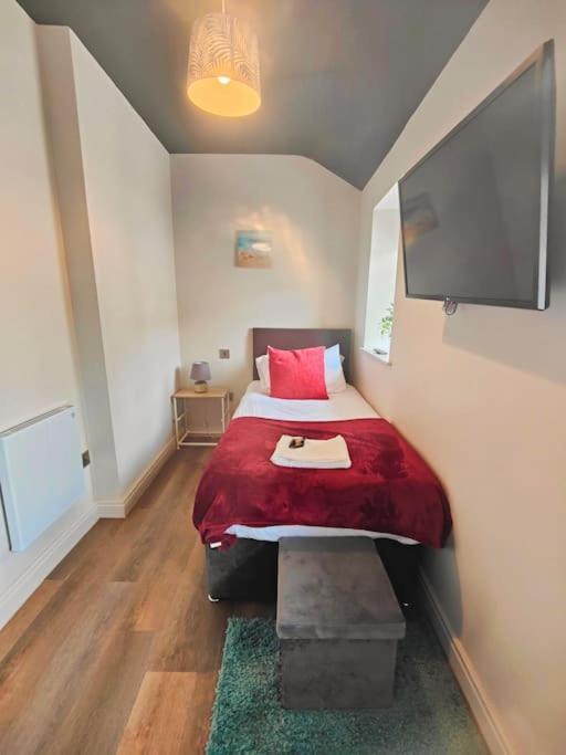 Sloane Modern 2 Bedroom Seafront Apartment Блекпул Екстериор снимка