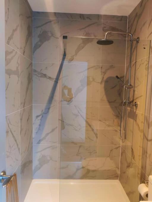 Sloane Modern 2 Bedroom Seafront Apartment Блекпул Екстериор снимка