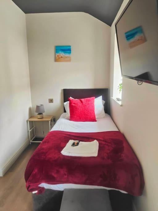 Sloane Modern 2 Bedroom Seafront Apartment Блекпул Екстериор снимка
